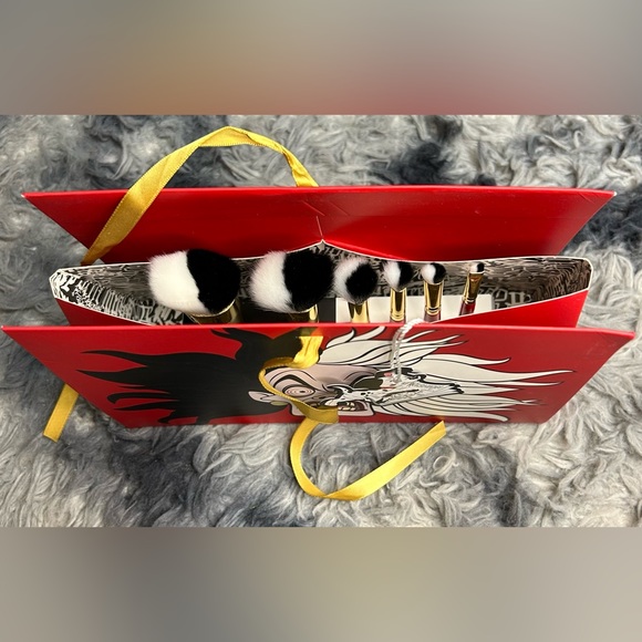 Spectrum x Disney Cruella 6 Piece Makeup Brush Set - Picture 3 of 10